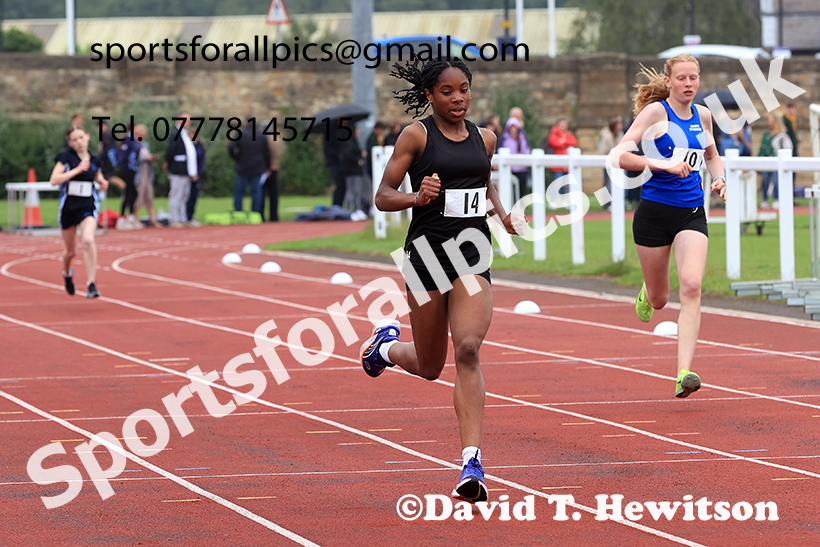 Girls 300 metres, 2025 Northumberland Schools Track and Fields, Wentworth, Hexham. Photo: David T. Hewitson/Sports for All Pics